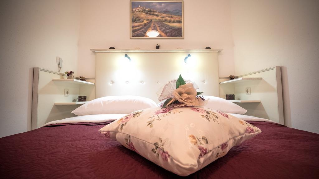 Nika Hotel Čatrnja Екстериор снимка